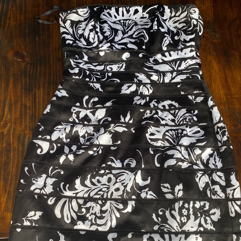 White House black market size 6 women’s dress